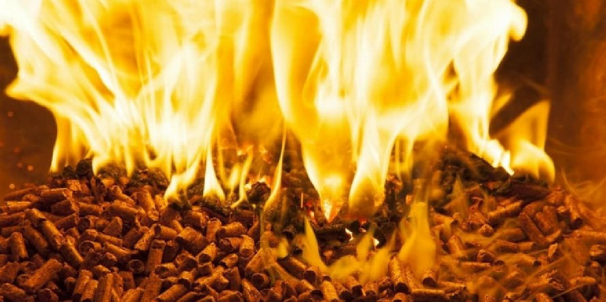 Dym wydobywający się ze zbiornika na pellet. O czym może świadczyć?